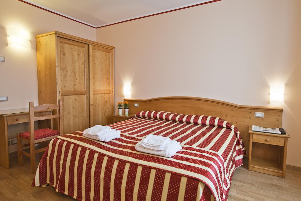 Hotel Ferrari Castione della Presolana Chambre photo